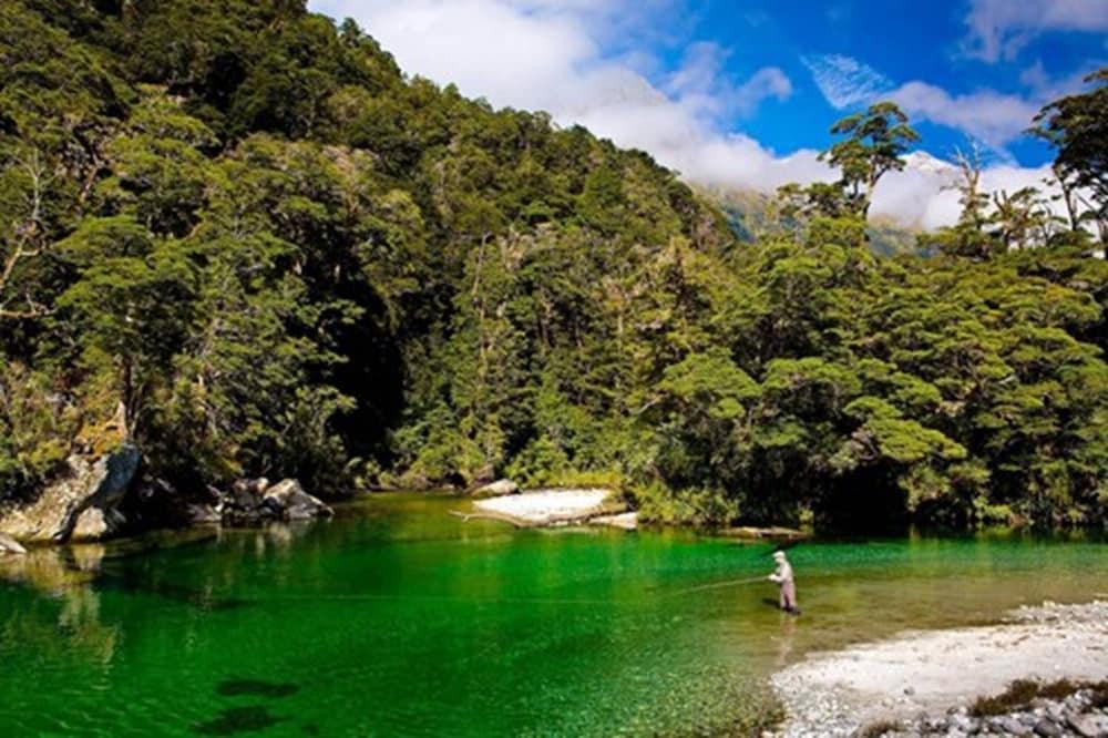 Fiordland Lodge Те-Анау Экстерьер фото